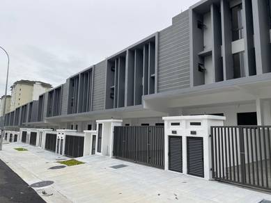 3-storey Terraced House For Sale in Seri Kembangan,SGR