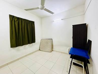 Room in Setia Alam, SGR