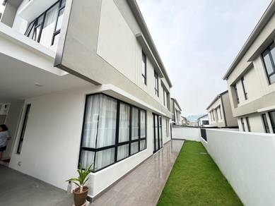 Semi-Detached House For Sale in Rawang,SGR