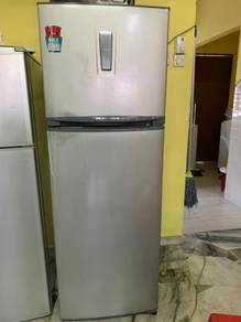 Peti Ais Sejuk Refrigerator Fridge Toshiba Recond