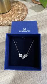 Swarovski dancing necklace