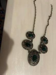 Dark Green Stone Decorated Necklace