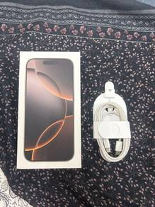 IPhone 16 Pro (Ladies User) - very2 looks NEW!!