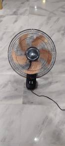 16" Wall Fans for sell