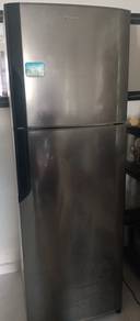 Peti Ais besar 2 pintu