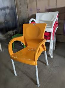 Plastic Arm Chair (Sample Unit)