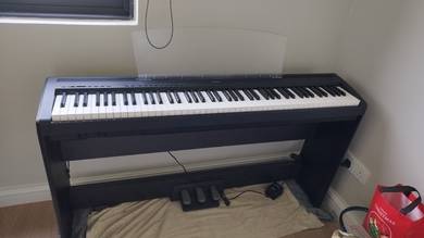 Yamaha P-95 Digital Piano with Stand & 3-Pedal