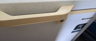 Sharp peti sejuk dua pintu