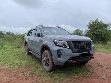 Nissan Navara PRO-4X in Persiaran Gurney, PNG