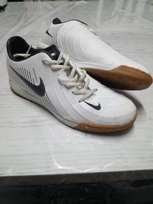kasut futsal 