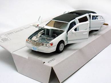 1999 LINCOLN TOWN CAR STRETCH LIMOUSINE - white
