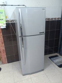 Peti Ais Dua pintu Toshiba 350Liter