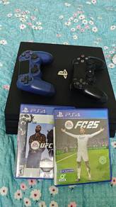 PS4 PRO 1TB (like new and rarely used)