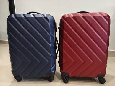 2 Hard Shell Luggage Bags - Blue & Red