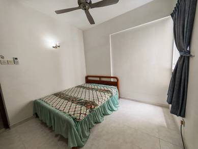 Room in Persiaran Gurney, PNG