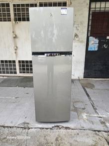 Electrolux inverter 2door fridge refrigerator 254L