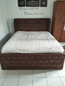 katil Queen untuk dijual 
