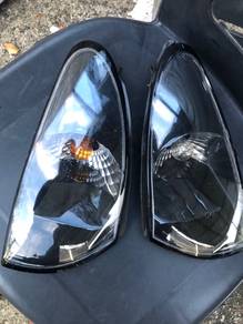 Lampu depan kereta wira/