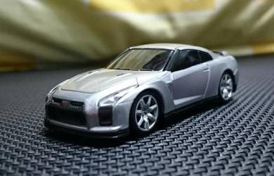 1:64 UCC Nissan GT-R R35 prototype not hotwheels