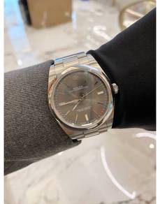 Rolex Oyster Perpetual 39 REF114300 Rhodium Dial