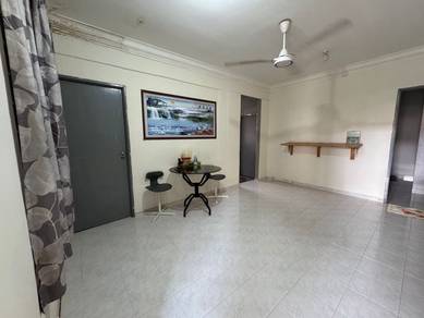 Flat For Sale in Taman Daya - Jalan Nibong 28