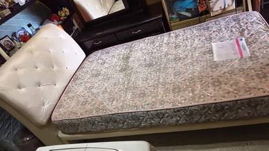 Single divan mattress/ katil tilam