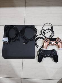 PS4 Slim 500GB + 2 Controller + Games Installed