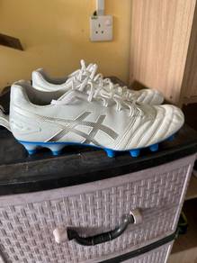 Dua Pasang Kasut Bola Mizuno Original