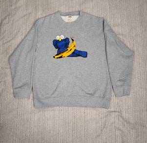 uniqlo x kaws sweatshirt 