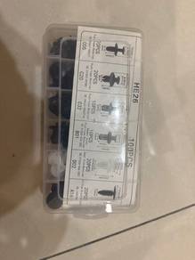 100pcs of assorted car clips