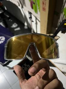 Spec Oakley untuk Dijual