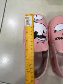 Pink baby girl shoe