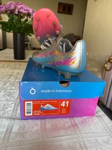 ourtuseight size 7.5UK