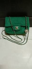 C h a n e l Baldu Sling Bag