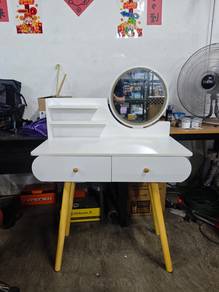 meja makeup (makeup table)