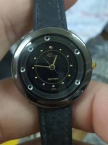 Vintage Rythm Japan lady watch