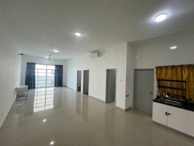 Condominium For Sale in Nusa Heights