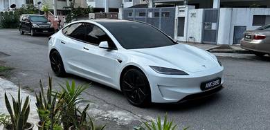 Tesla Model 3 LONG RANGE AWD in Setia Alam, SGR