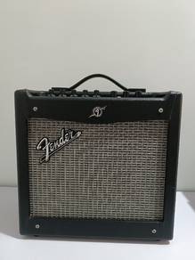 fender Mustang 1 