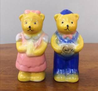 Teddy bear salt pepper shakers 1