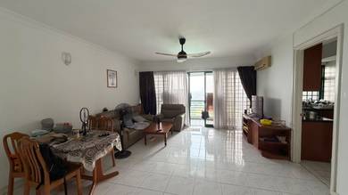 Condominium For Rent in The Straits View Condominium
