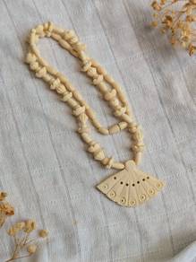 Fan Necklace, Vintage Bib Necklace, Hand Carved el