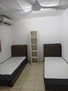 Room in Seri Kembangan, SGR