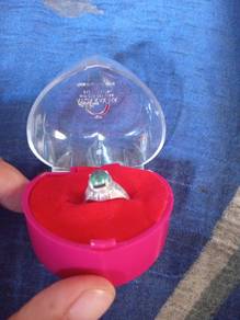Cincin zamrud