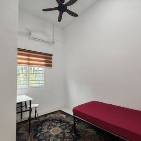 Room in Lunas, KDH