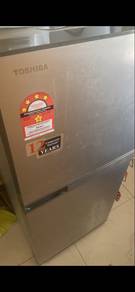 Toshiba 2-door top-mount freezer refrigerator