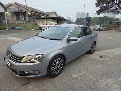 Volkswagen Passat TSI (CBU) in Old Klang Road, KUL