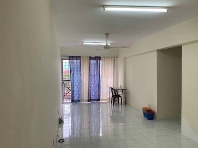 Condominium For Sale in Forest Green