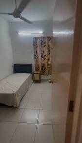 Room in Bandar Botanic, SGR