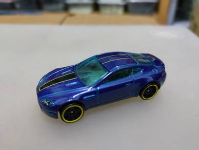 Hotwheels Loose Aston Martin V8 Vantage 5 pack